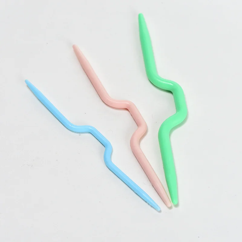 Knitting Cable Needles, 3-Piece Plastic Bent Cable Needles for Sweaters, Socks & Embroidery